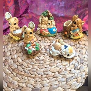 2 Woodlander And 3 Tinkerware Vintage Bunny Figurines